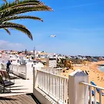 Vandalou By Alzira Apartman