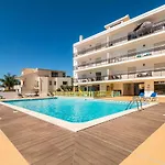 Vandalou By Alzira Apartman